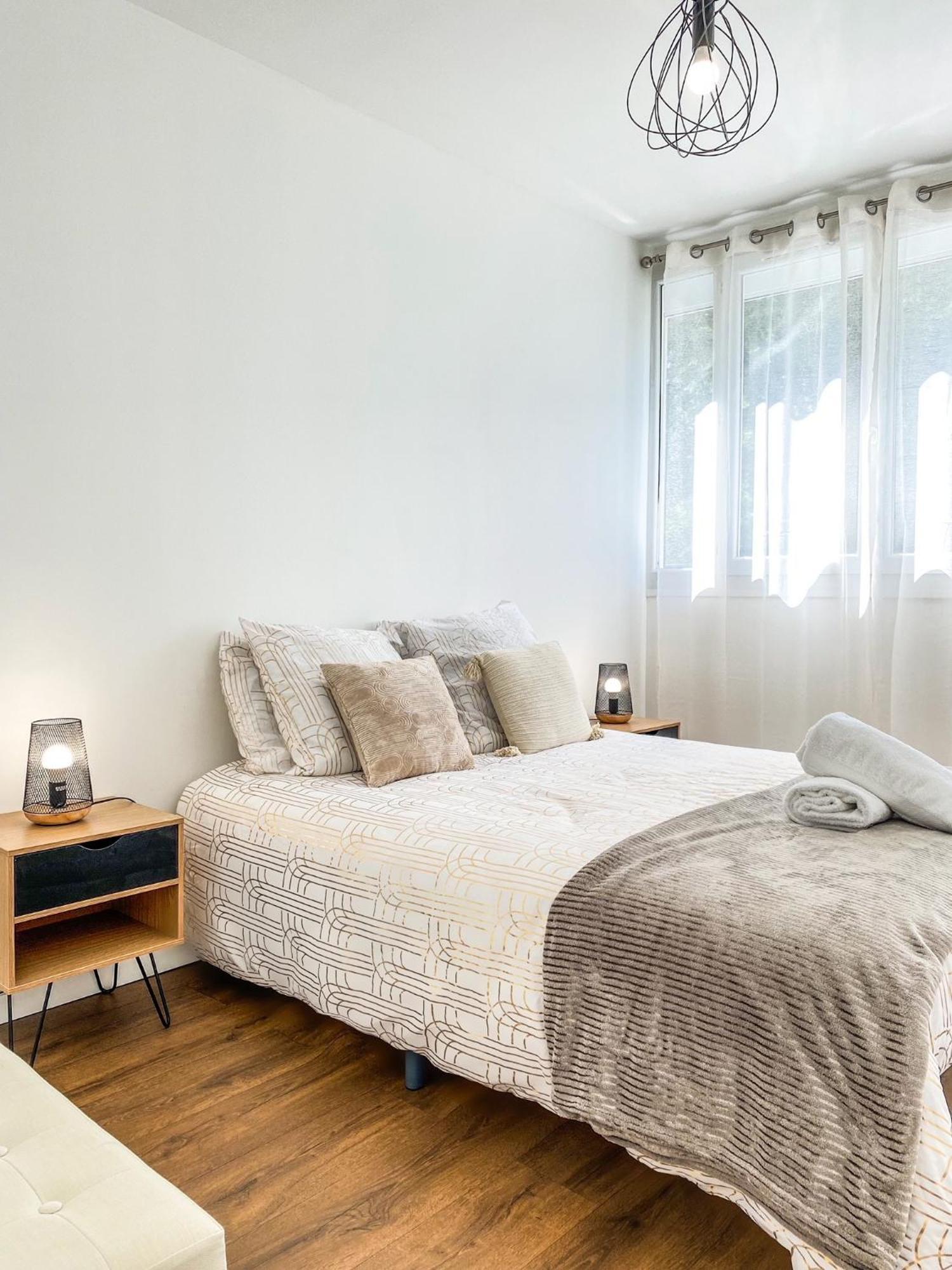 Ferienwohnung T3 Moderne Avec Balcon Terrasse Et Parking Gratuit Niort Exterior foto